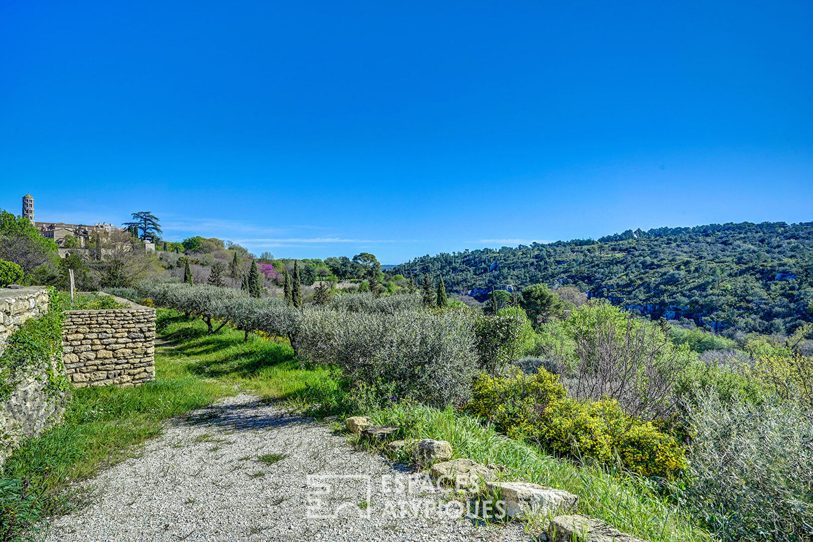 Uzès: a house with a breathtaking view of nature