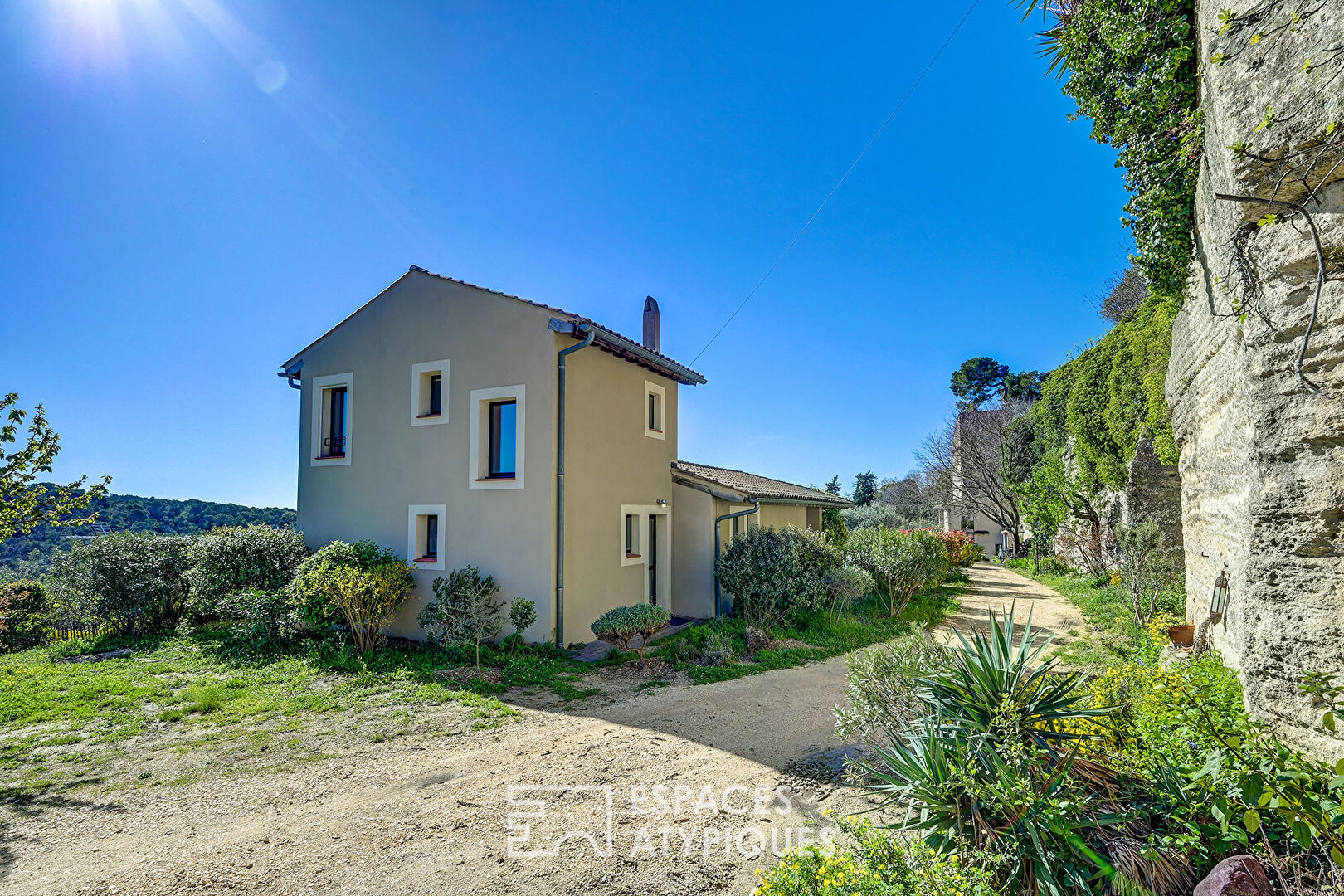 Uzès: a house with a breathtaking view of nature