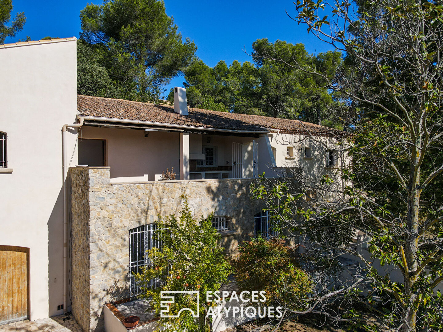 Villa avec vue sur la Tour Magne et ses bureaux indépendants