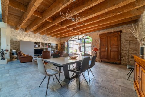 Maison de caractère avec jardin et garage – habitation ou bureaux VIP