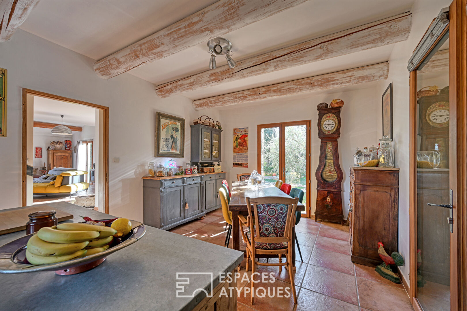 Warm house with swimming pool in the heart of a village 15 minutes from Uzès