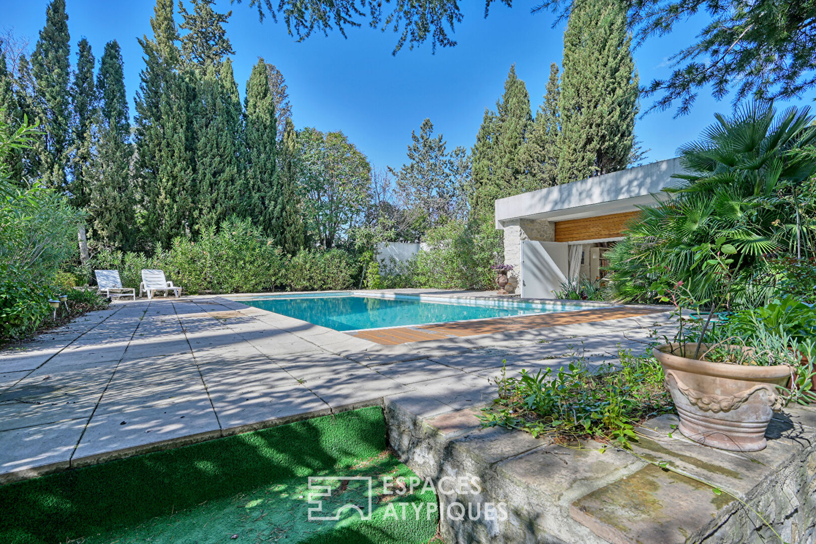 Exceptional rooftop villa in Nîmes with garden, swimming pool and view