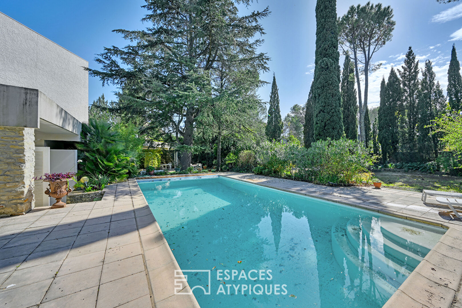 Appartement sur le toit d’exception à Nîmes avec jardin, piscine et vue