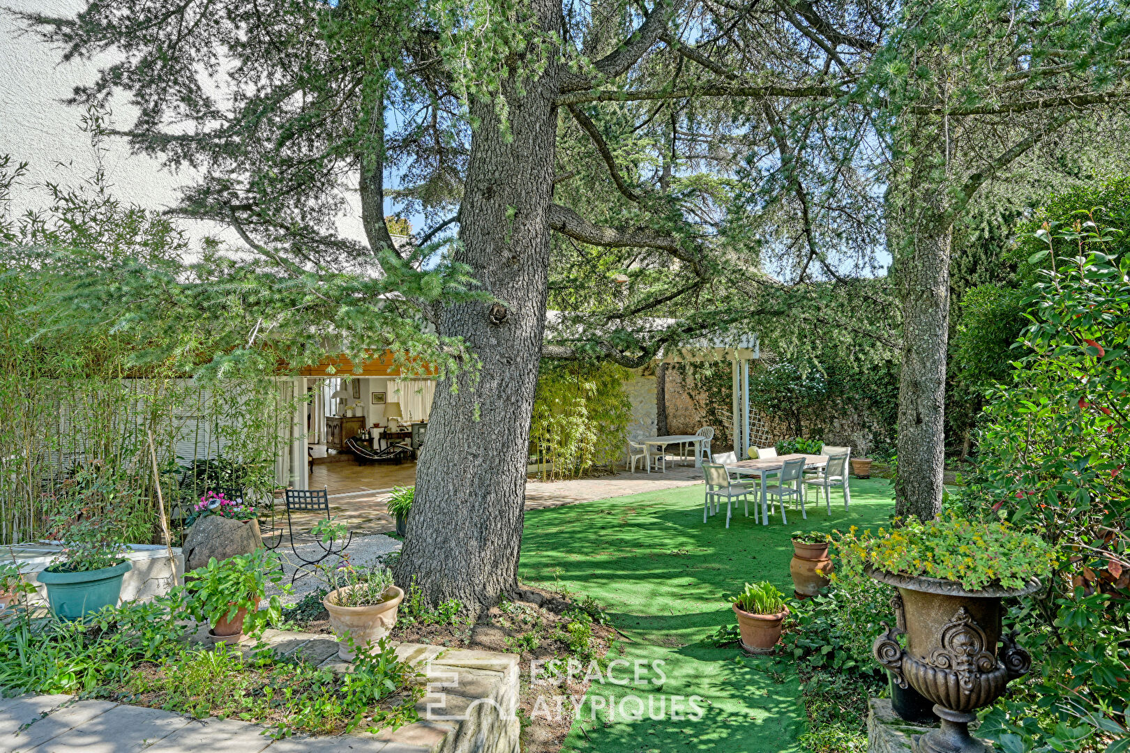 Appartement sur le toit d’exception à Nîmes avec jardin, piscine et vue