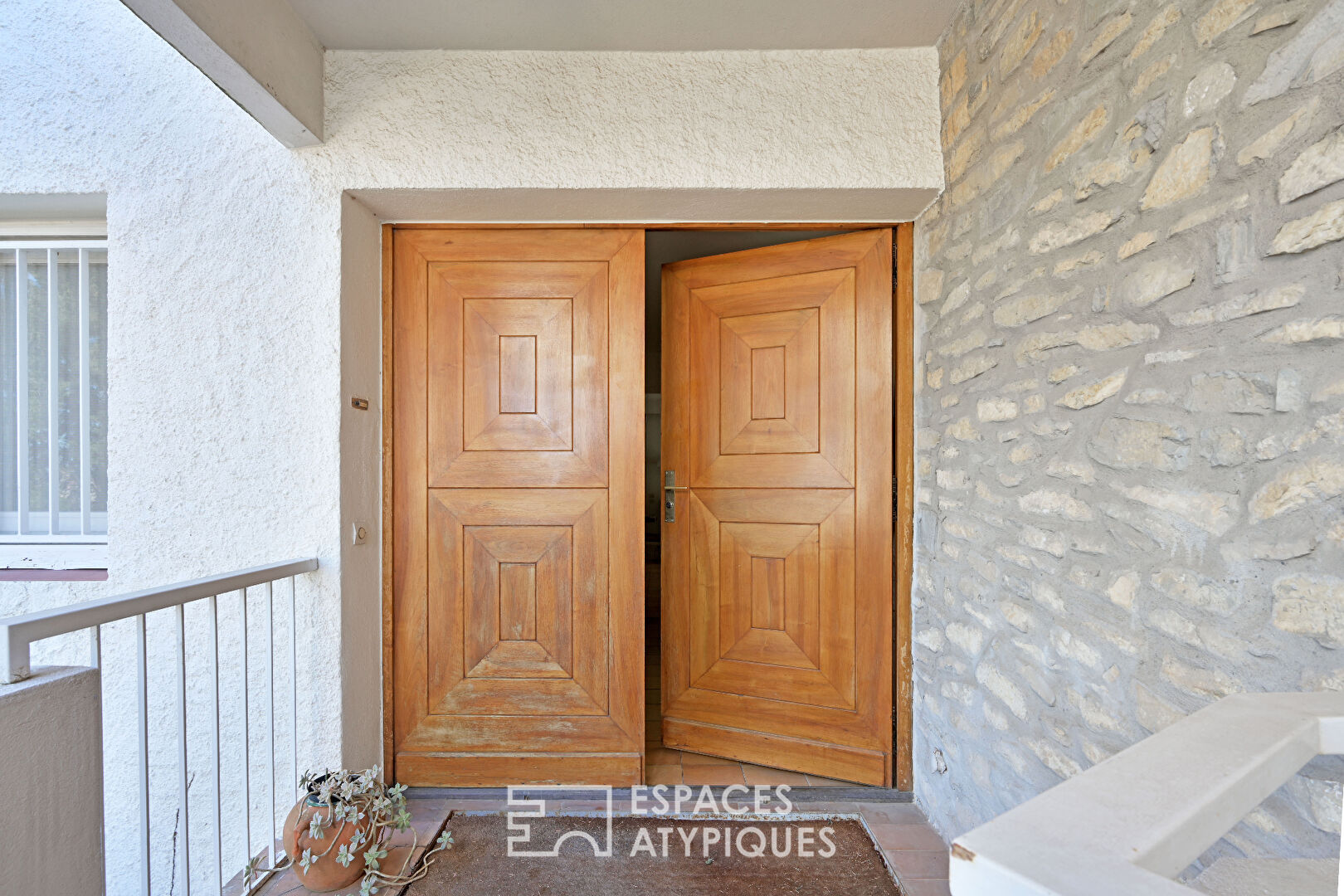 Appartement sur le toit d’exception à Nîmes avec jardin, piscine et vue