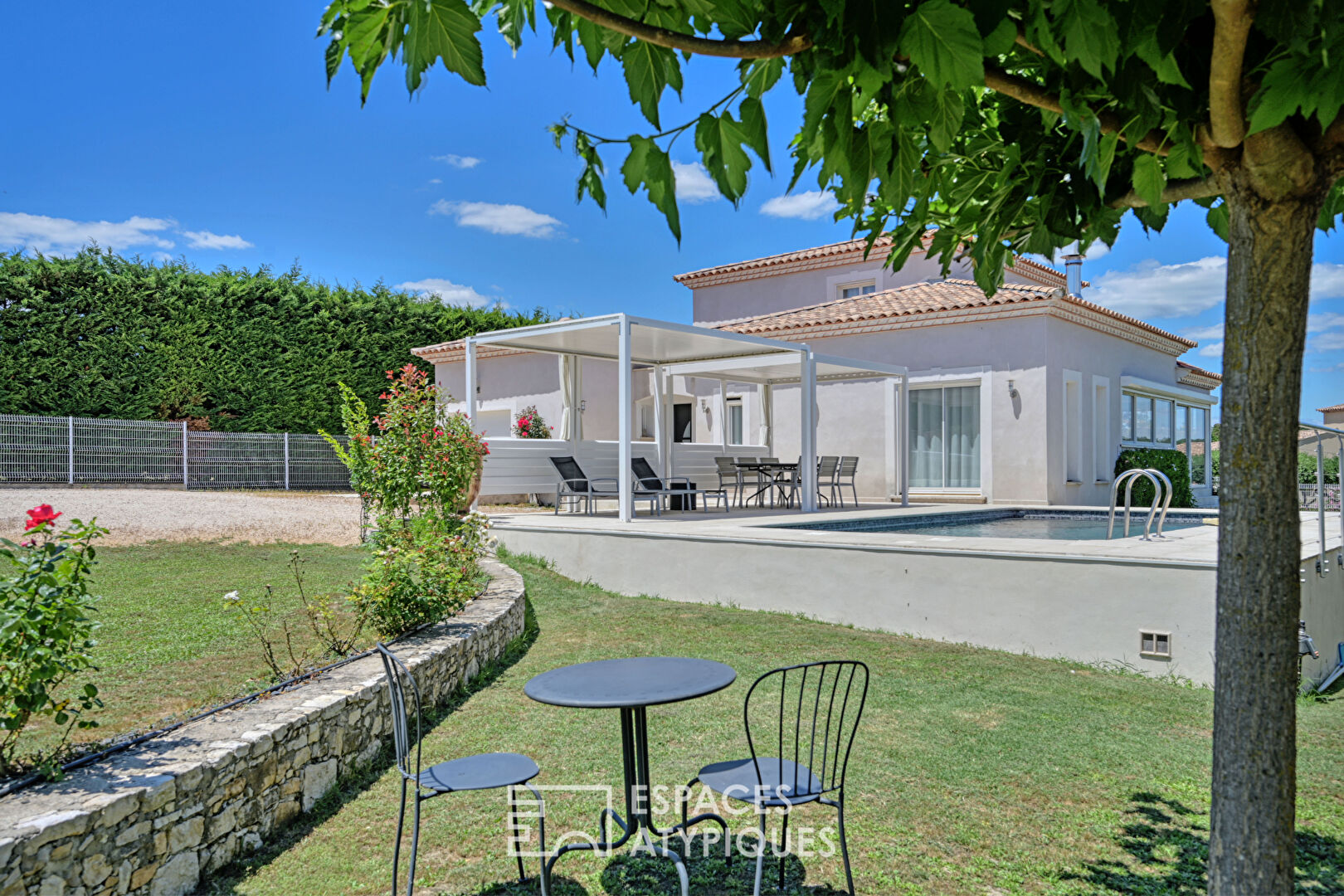 Charming house with swimming pool near Uzès