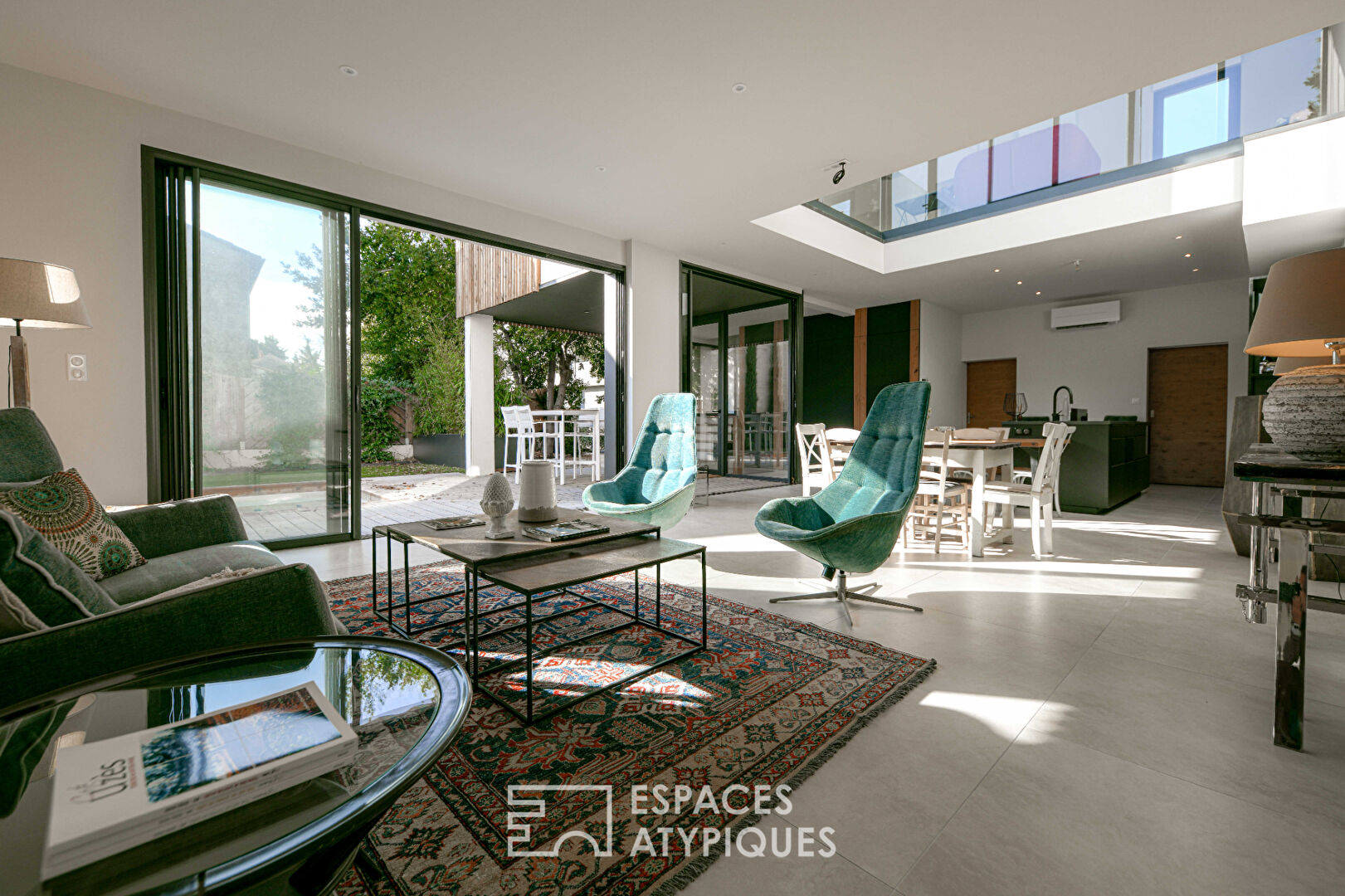 Sleek contemporary in the heart of Uzes