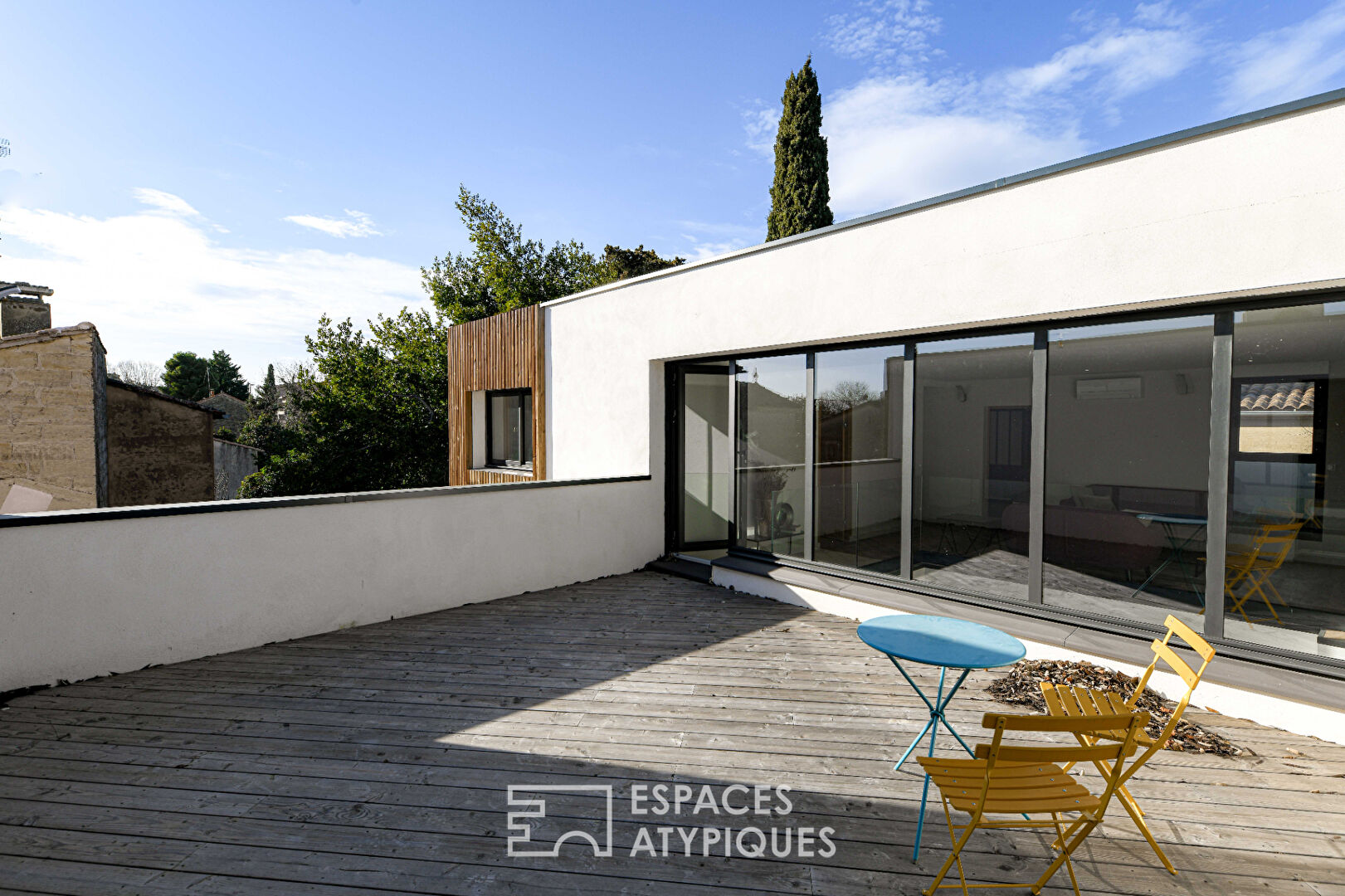 Sleek contemporary in the heart of Uzes