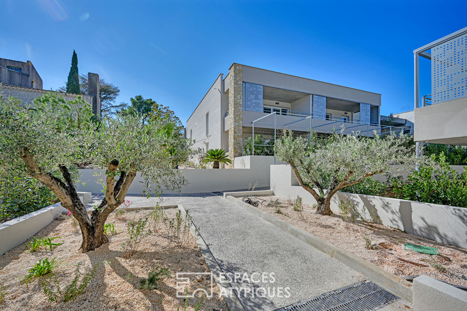 Apartment with terrace, garages and elevator Camplanier district