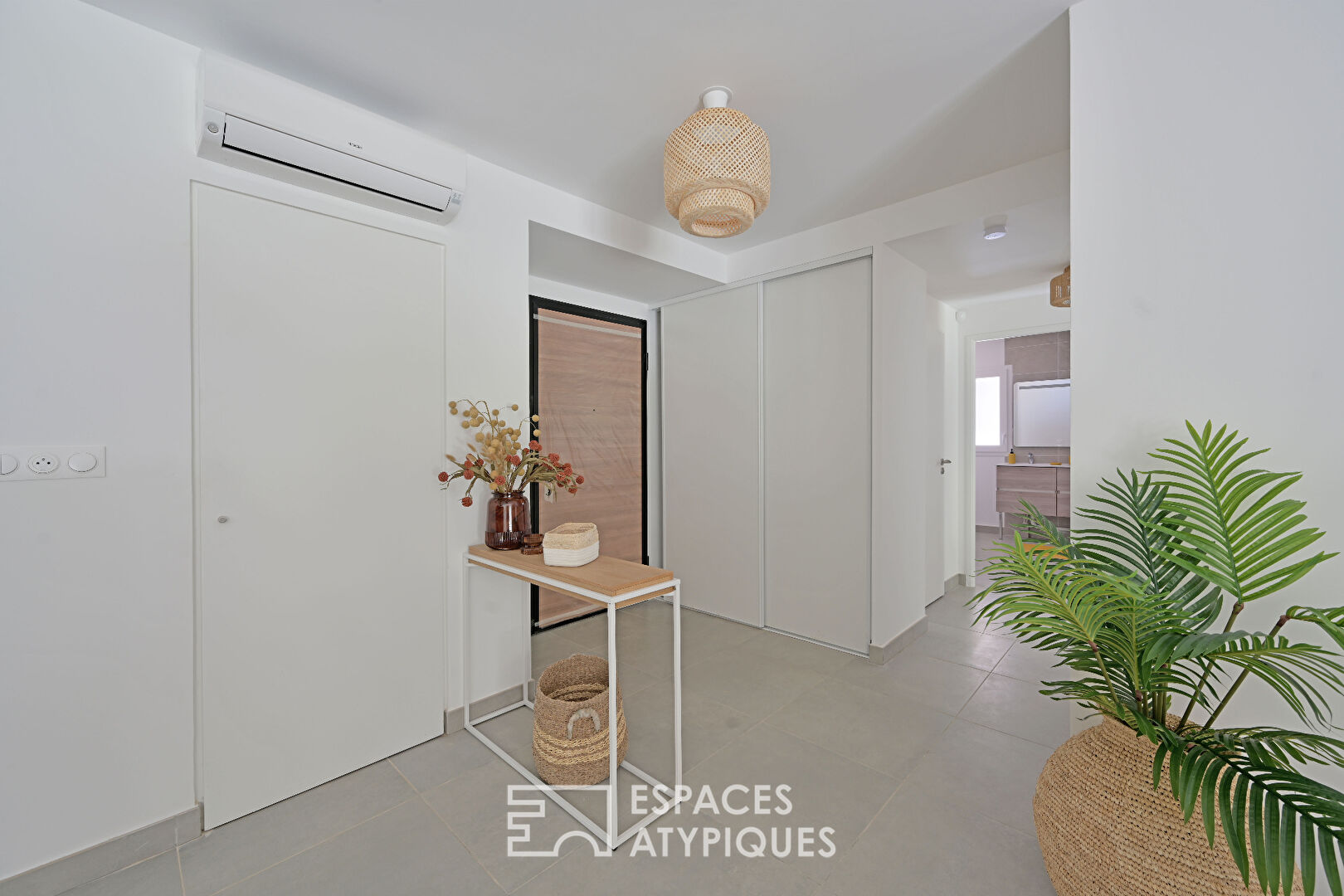 Apartment with terrace, garages and elevator Camplanier district