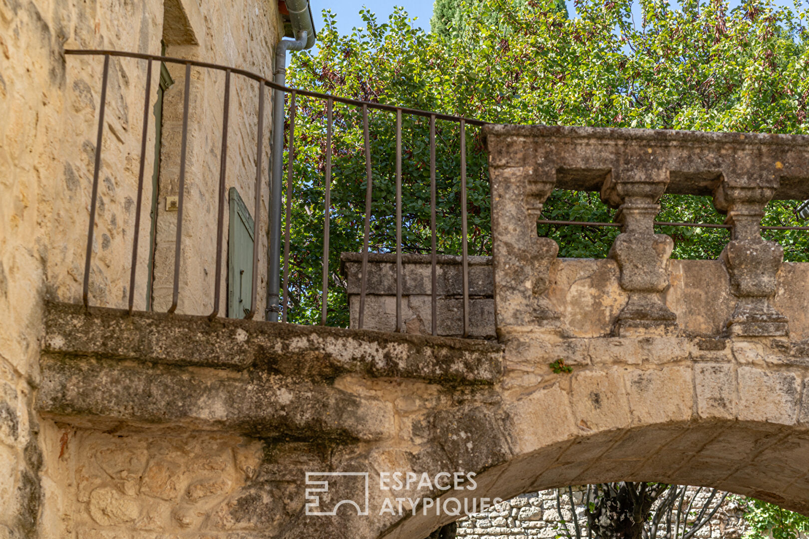 Rehabilitated 4-room apartment with garden in Uzès