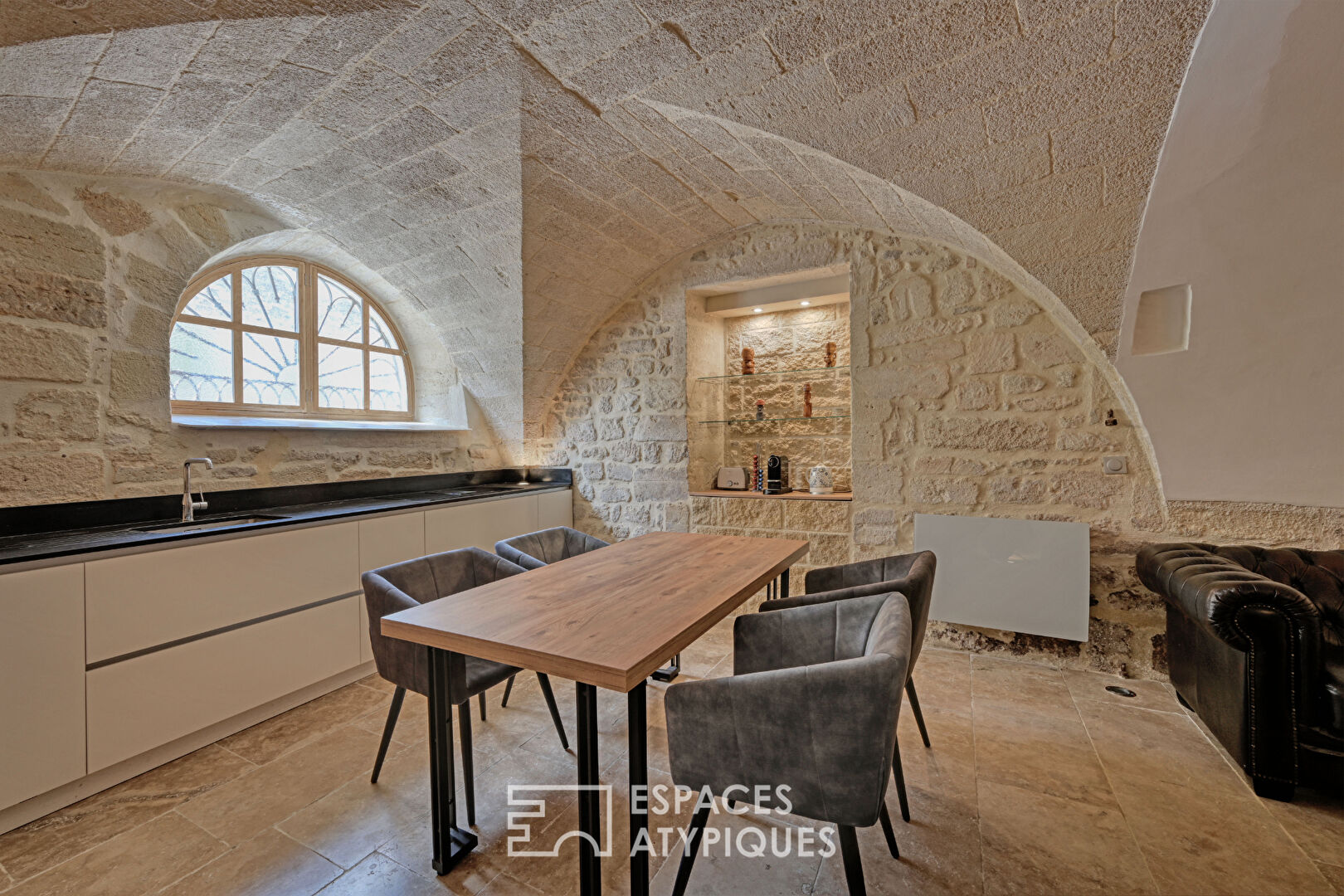 Superb apartment and its private courtyard on Place du Duché