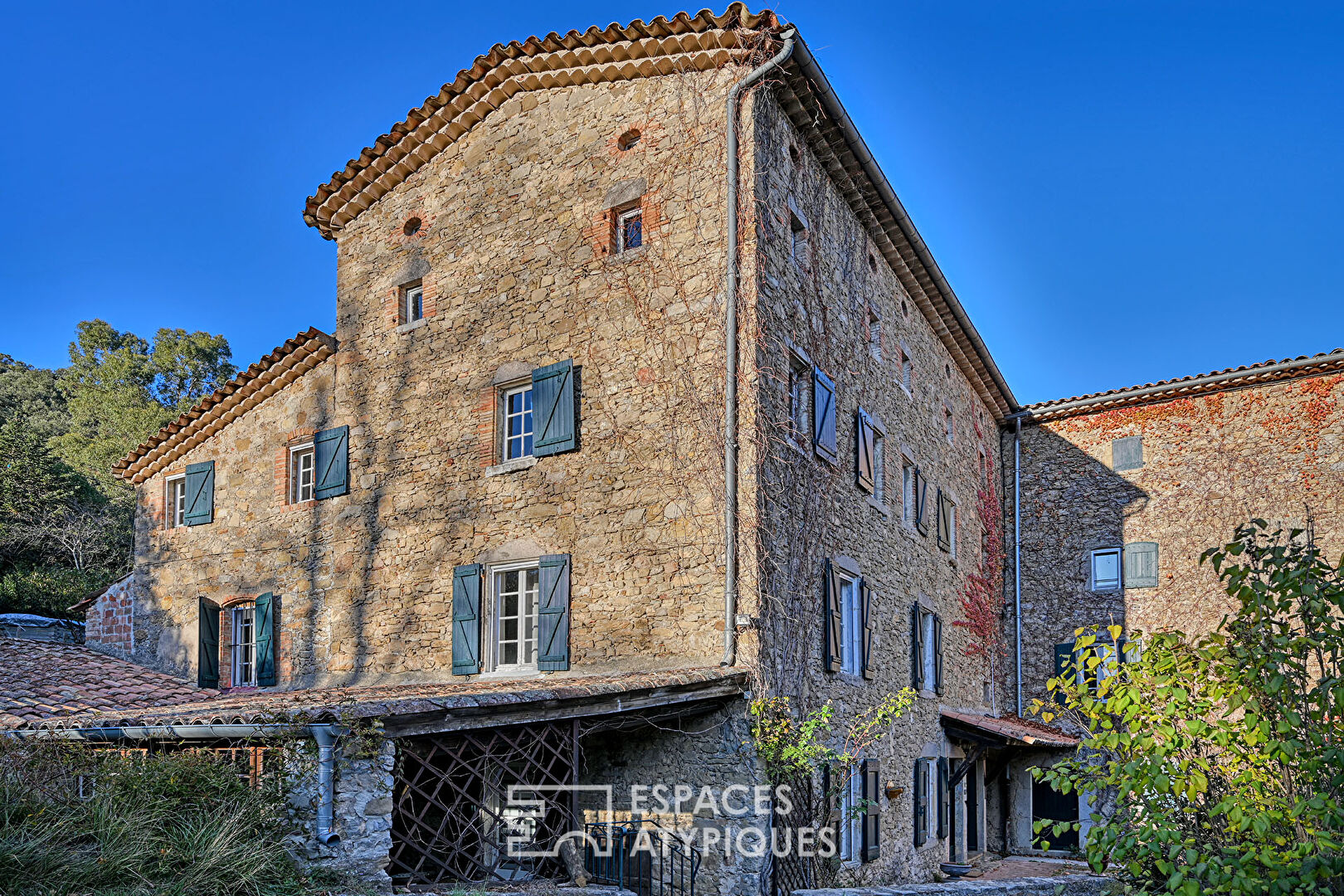 Elegant 19th century silkworm farm with garden near Anduze