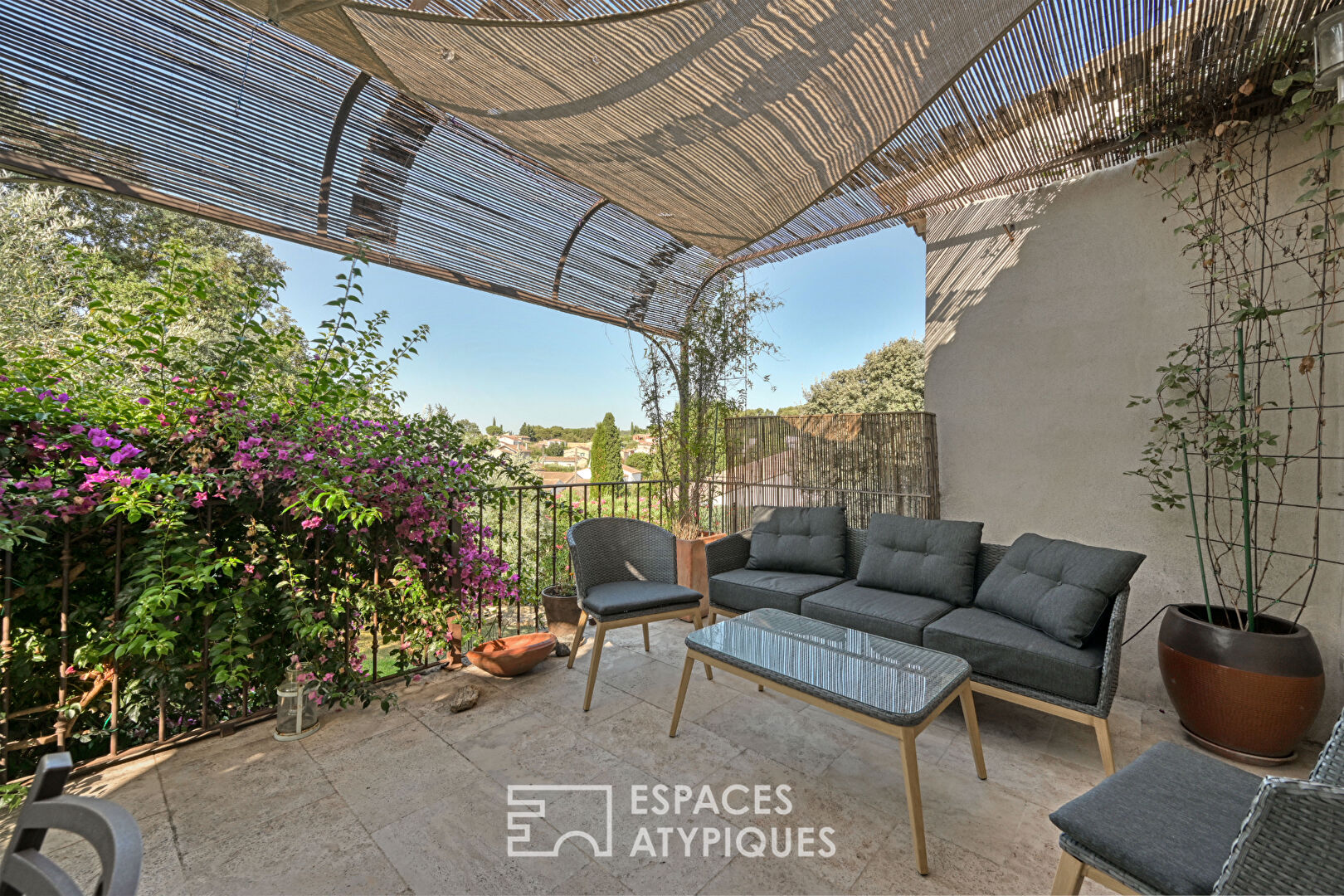 Maison à la vue dégagée et son gîte indépendant