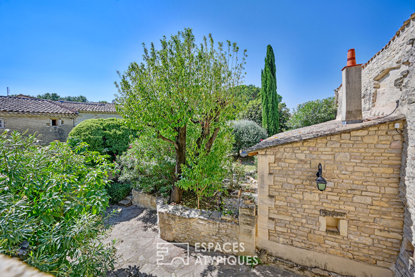 Maison à fort caractère et jardin intime en Vaunage