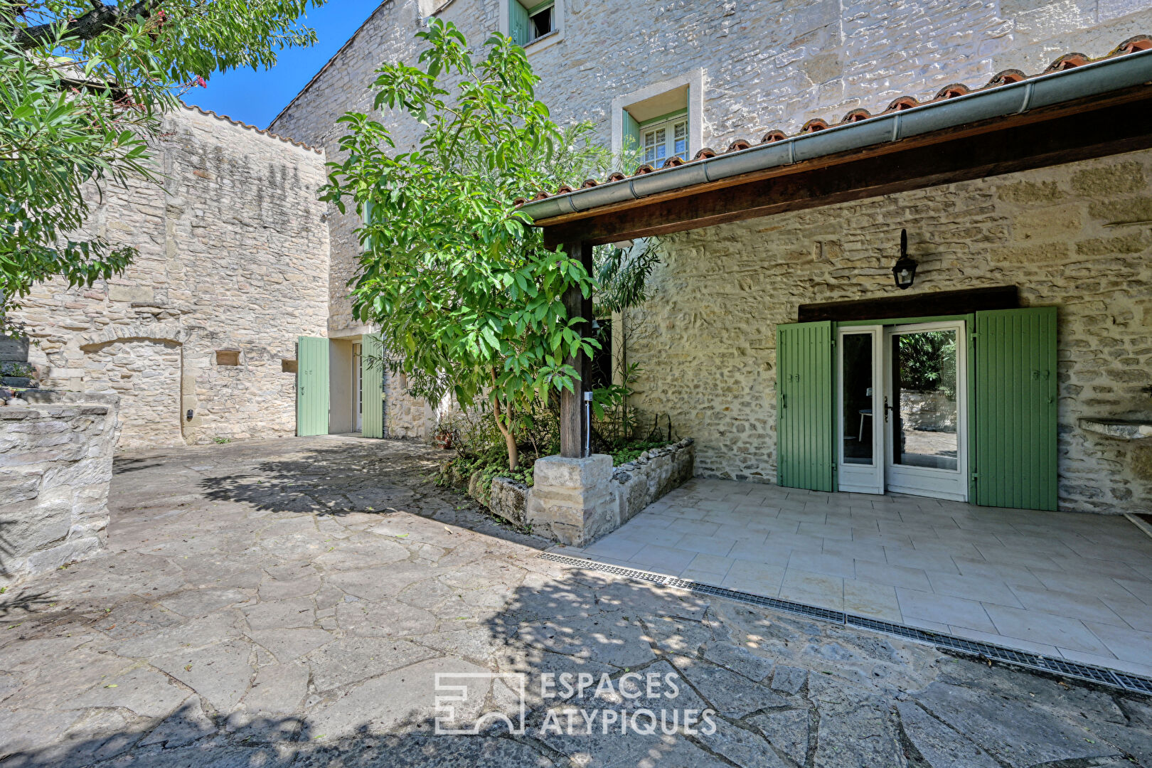 Maison à fort caractère et jardin intime en Vaunage