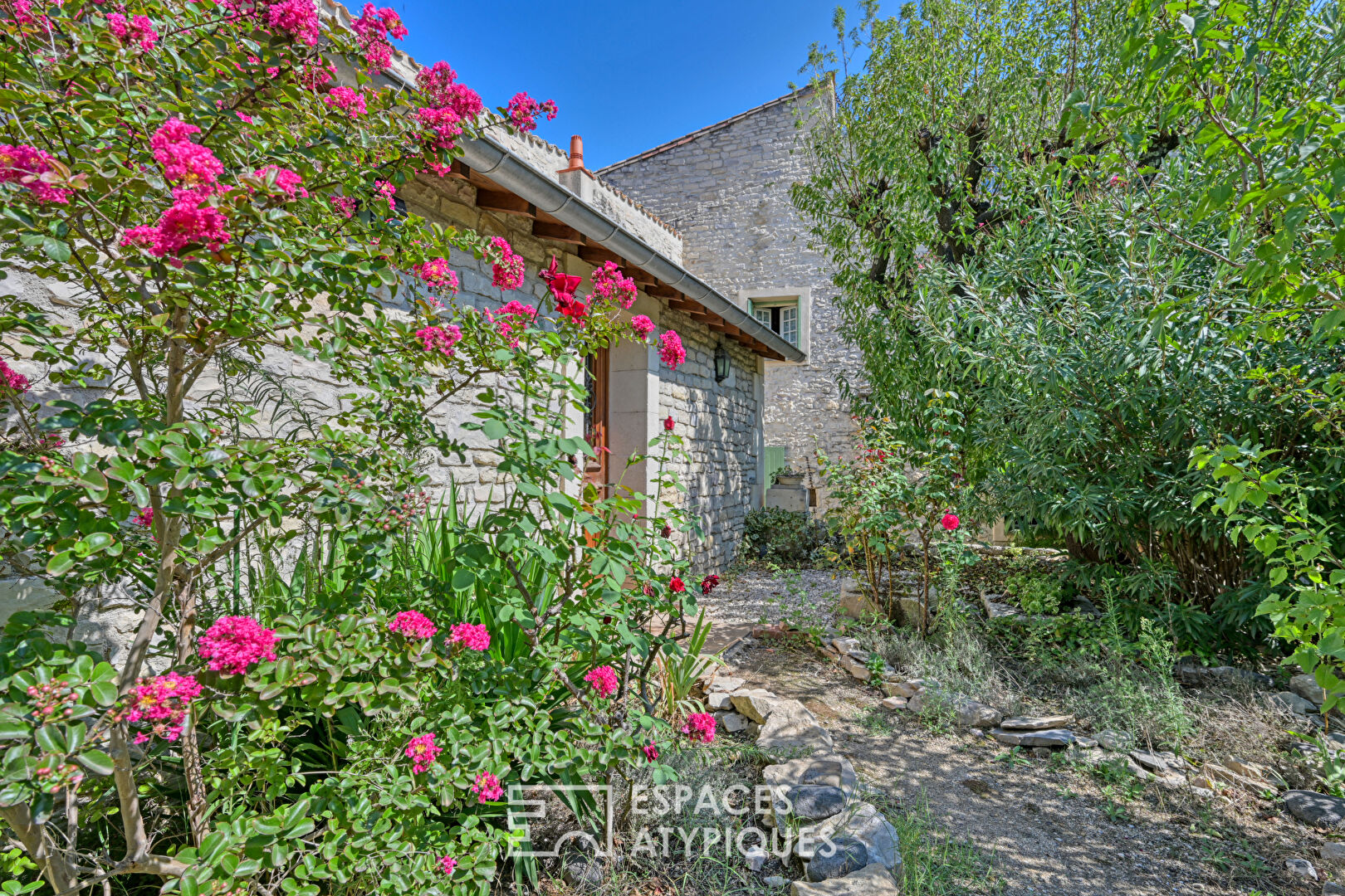 Maison à fort caractère et jardin intime en Vaunage