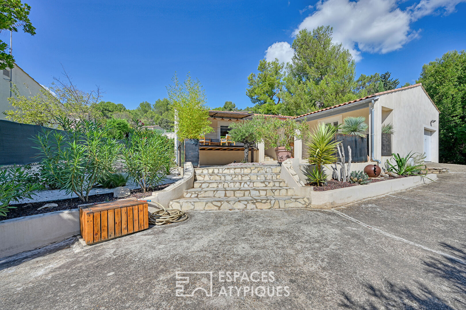 Elégante villa rénovée avec piscine en Vaunage