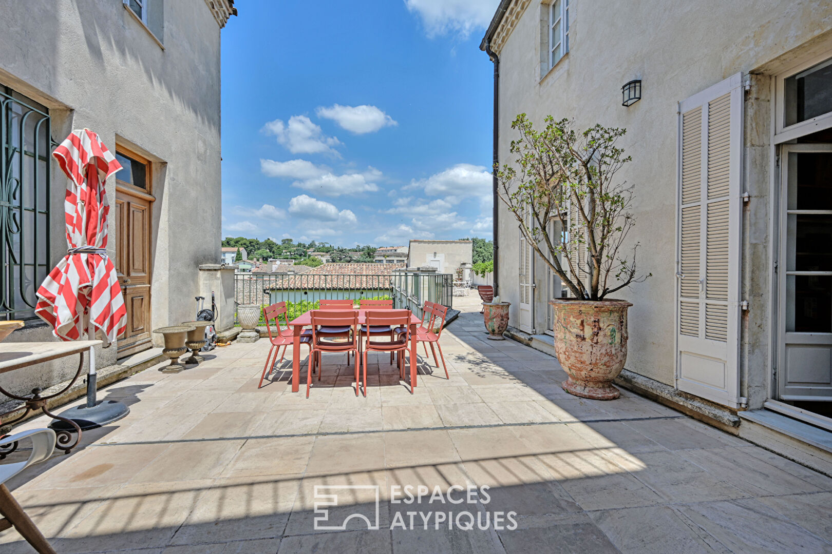 Prestigieux appartement quai de la Fontaine avec terrasse et garage