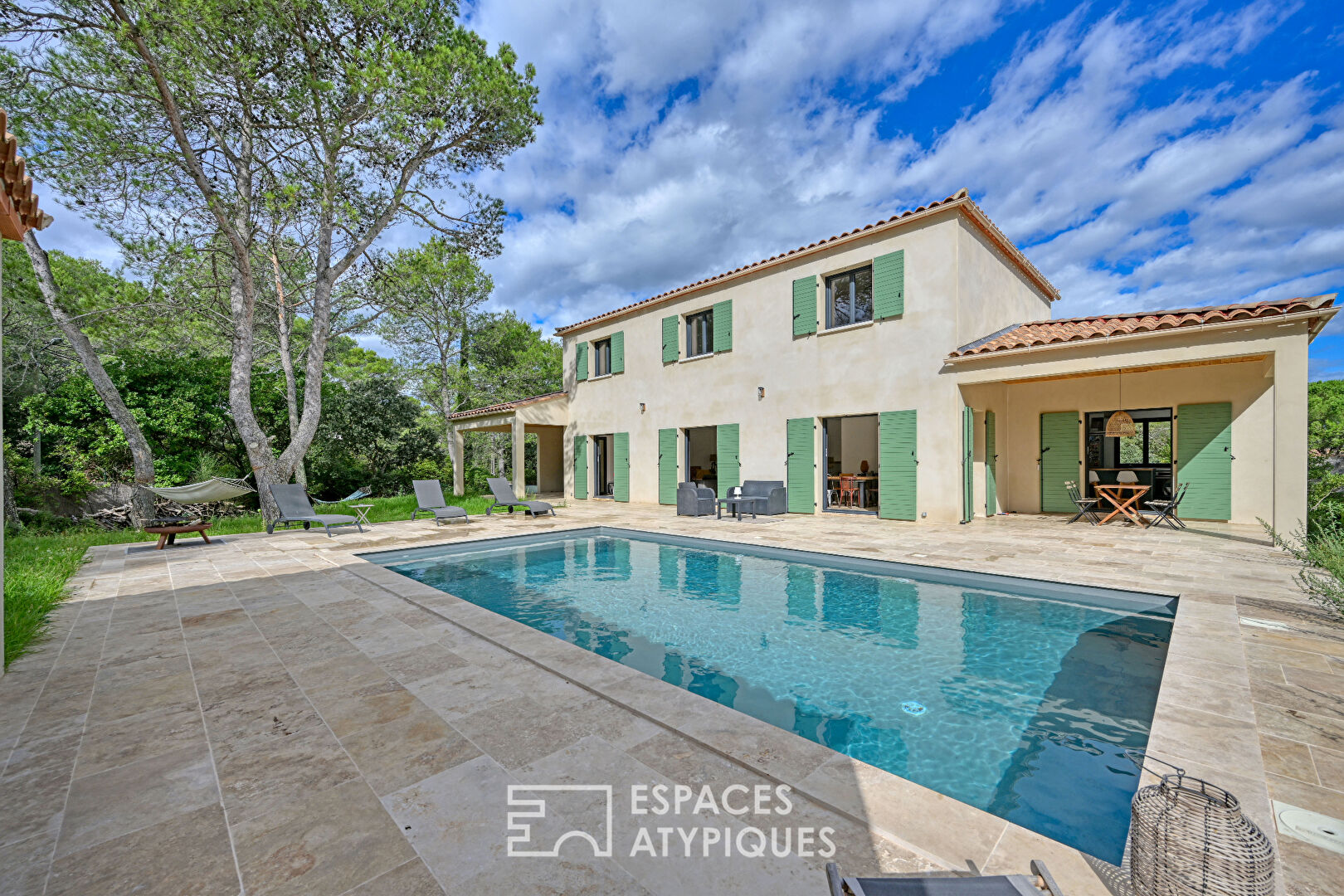 Bastide contemporaine avec piscine et tiny house au coeur de la nature