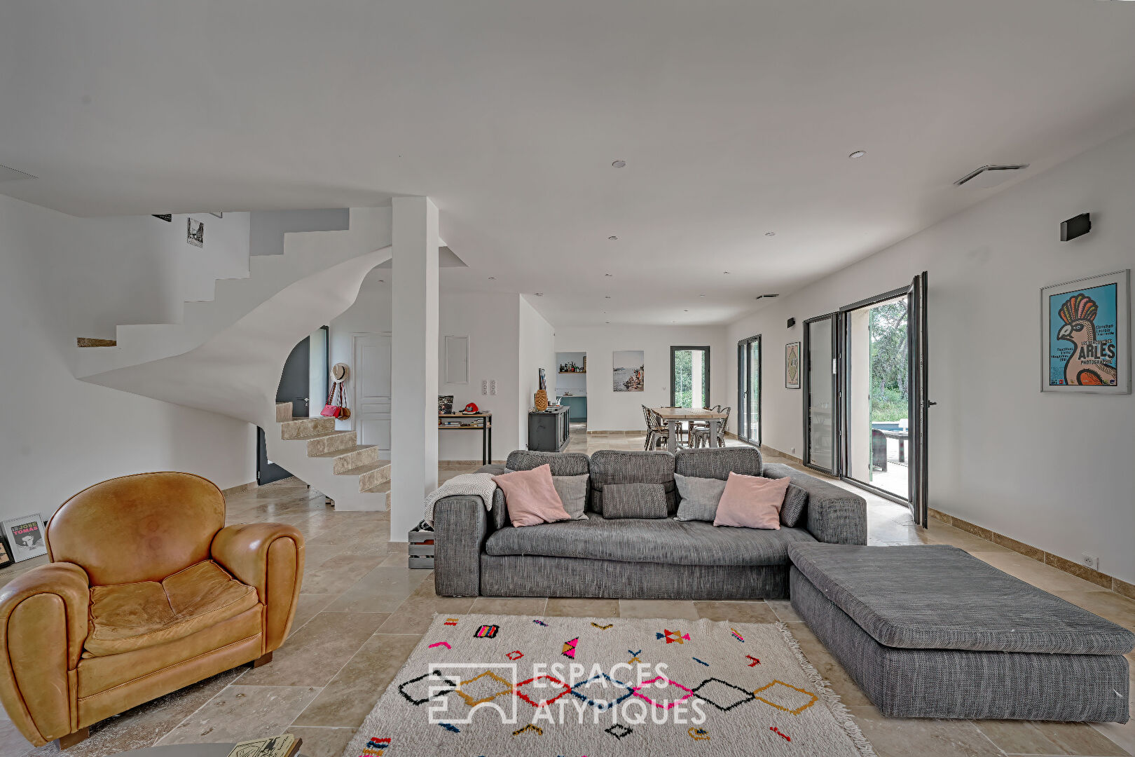 Bastide contemporaine avec piscine et tiny house au coeur de la nature