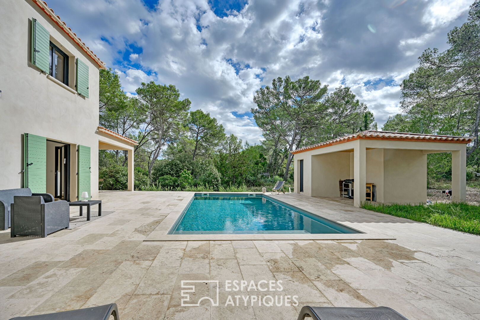 Bastide contemporaine avec piscine et tiny house au coeur de la nature