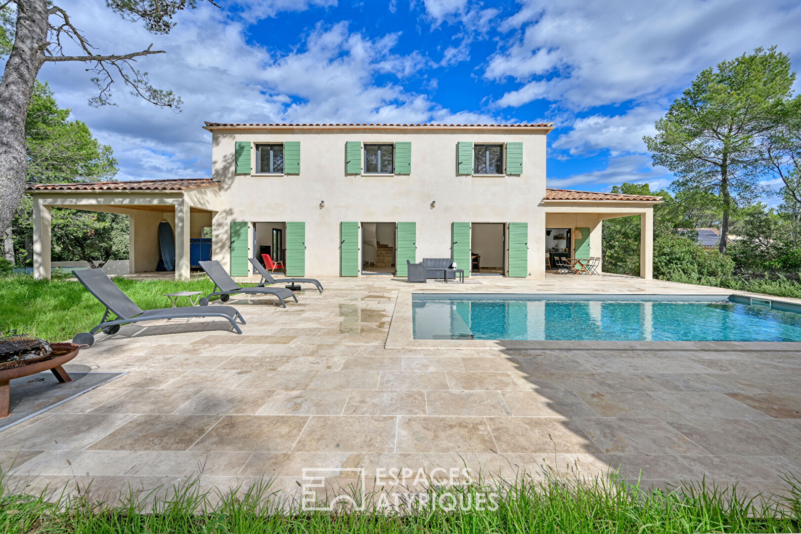 Bastide contemporaine avec piscine et tiny house au coeur de la nature