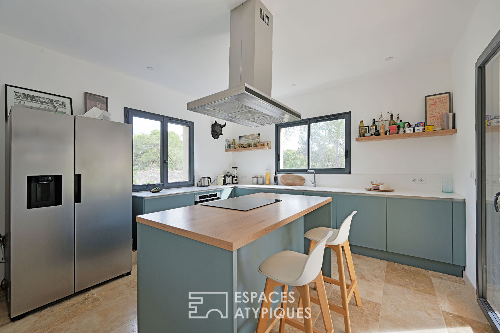 Bastide contemporaine avec piscine et tiny house au coeur de la nature