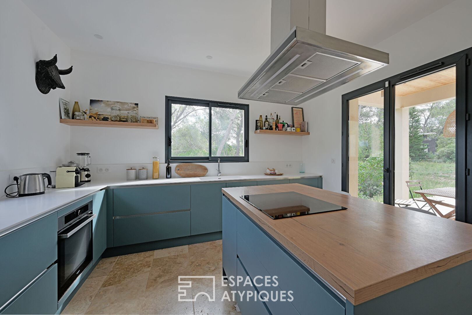 Bastide contemporaine avec piscine et tiny house au coeur de la nature