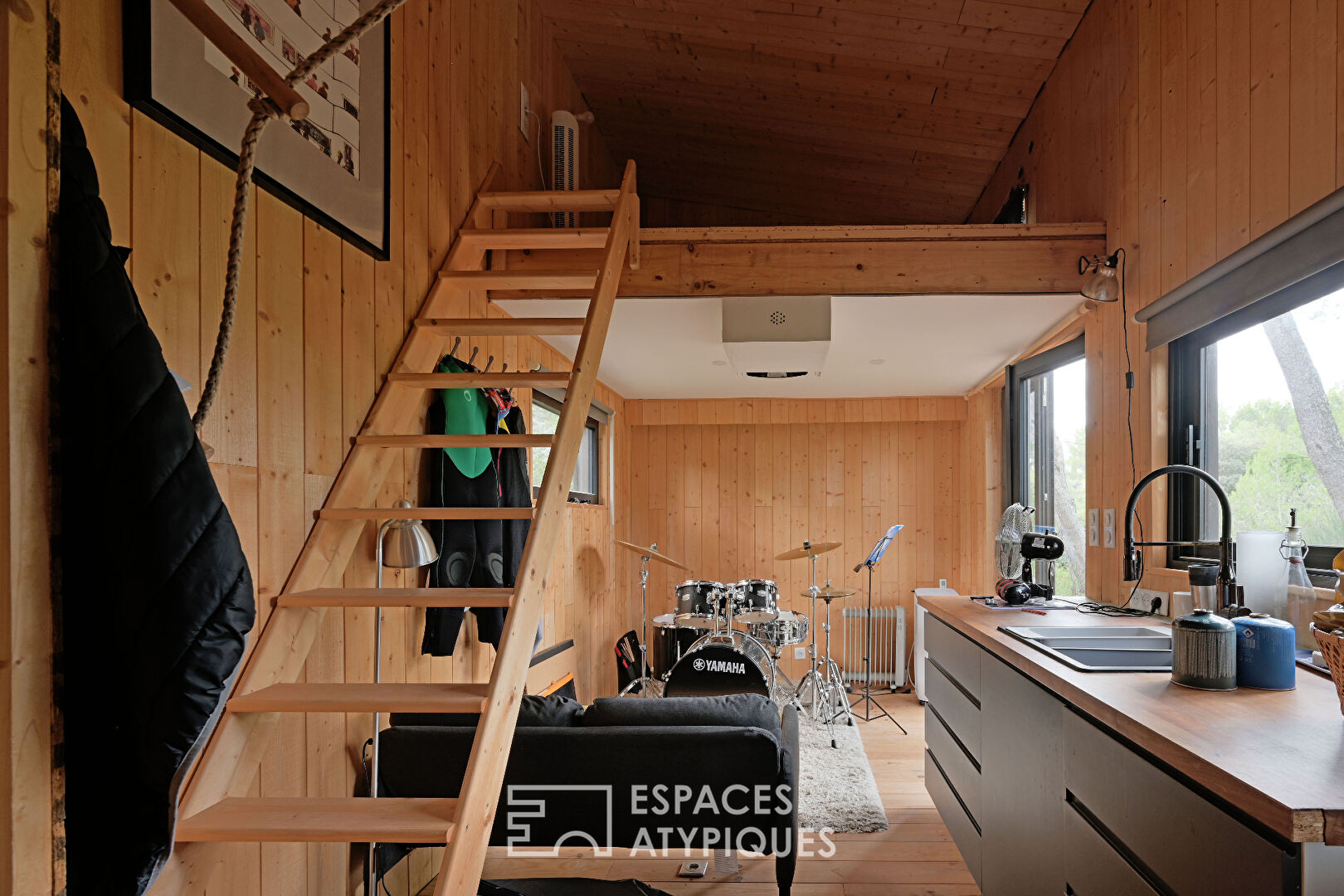 Bastide contemporaine avec piscine et tiny house au coeur de la nature