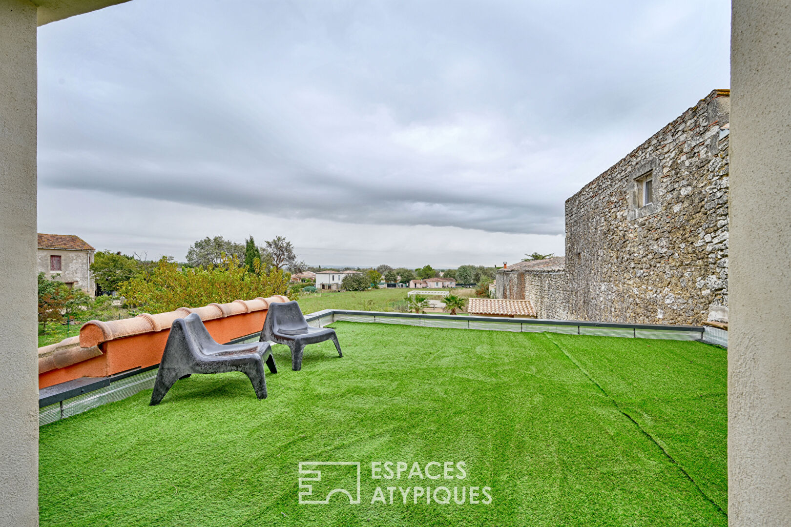 Singulière grange viticole rénovée avec piscine