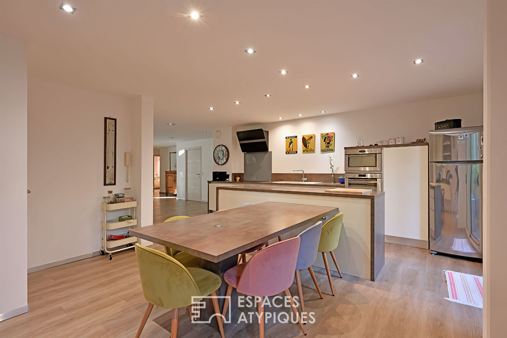 Spacious apartment in the Jardins de la Fontaine in Nîmes with garden and garage