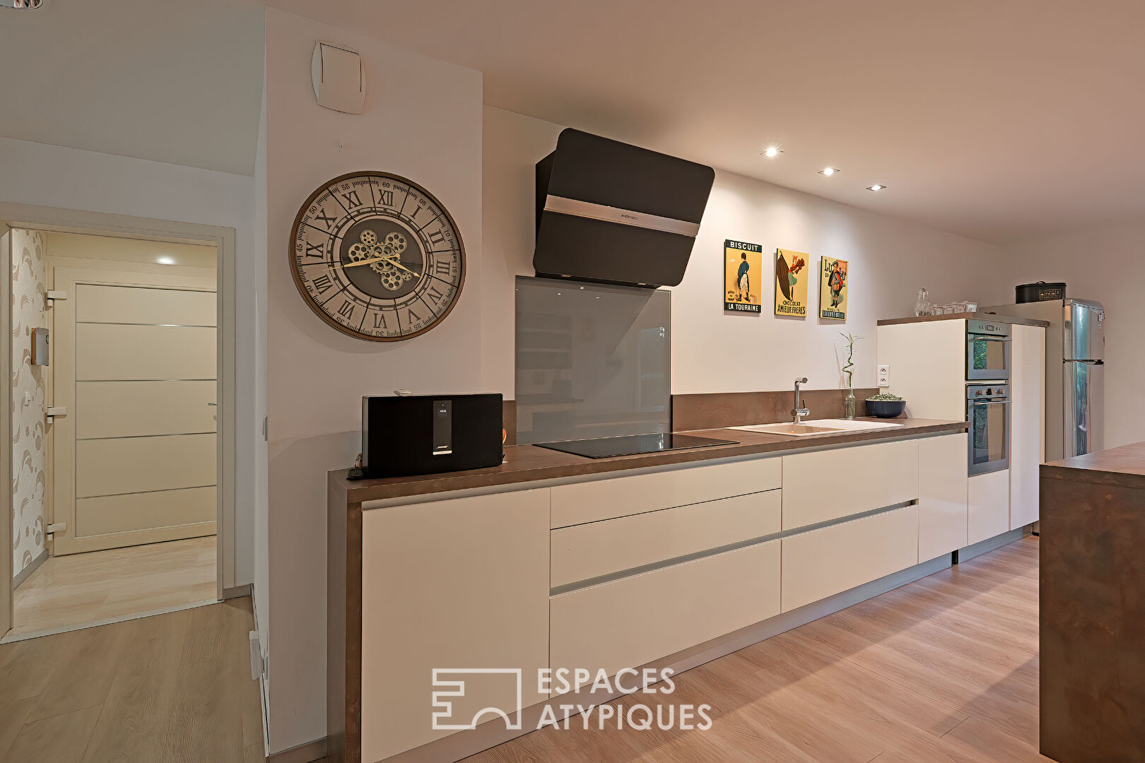 Spacious apartment in the Jardins de la Fontaine in Nîmes with garden and garage