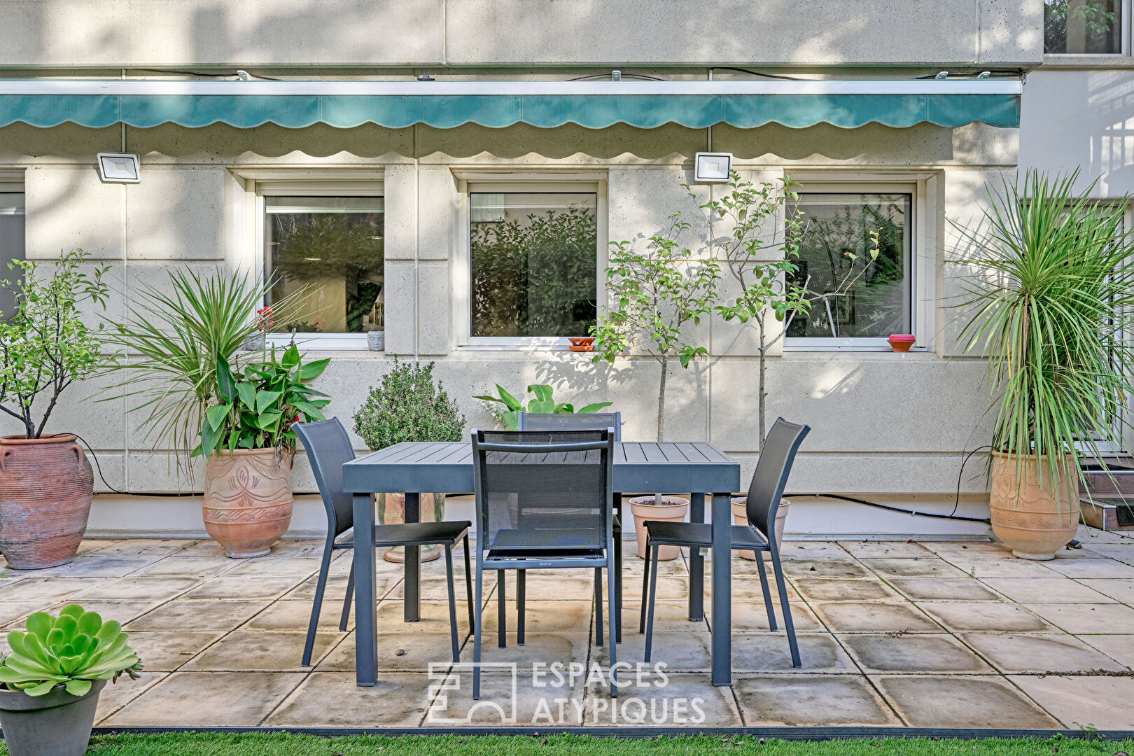 Spacieux appartement aux Jardins de la Fontaine à Nîmes avec jardin et garage