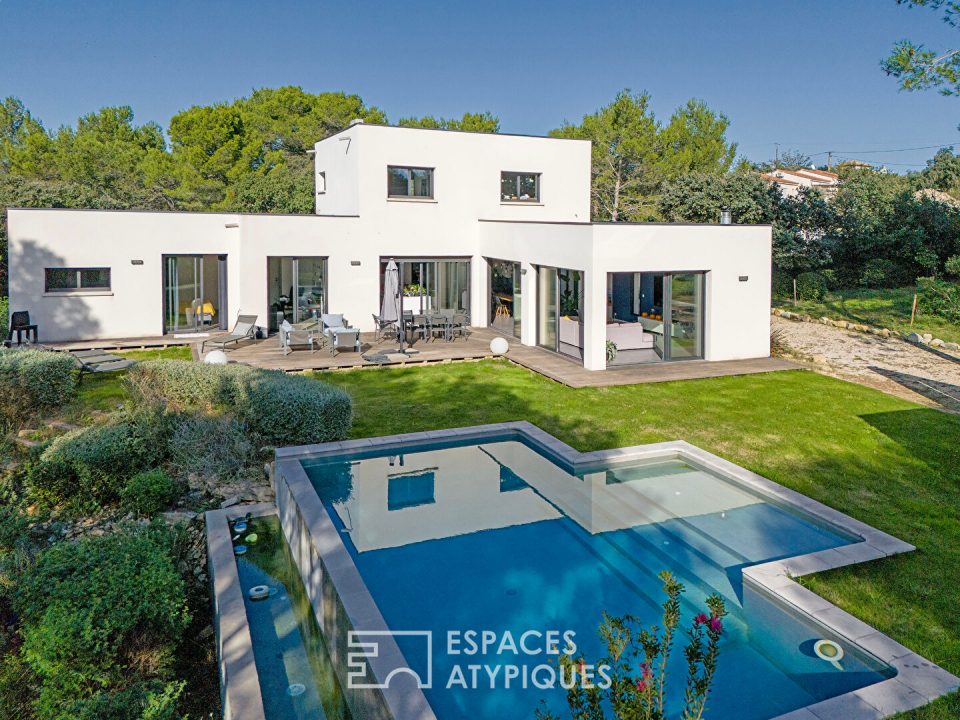 Villa contemporaine avec vue panoramique et prestations haut de gamme