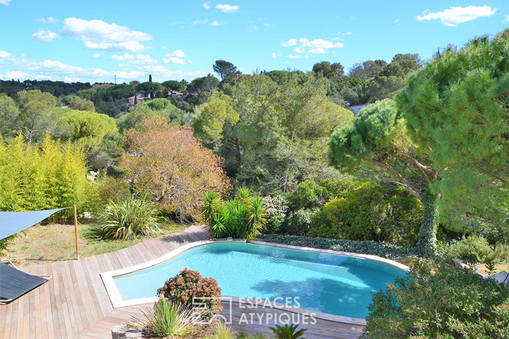 A contemporary setting in the heart of the Nîmes scrubland