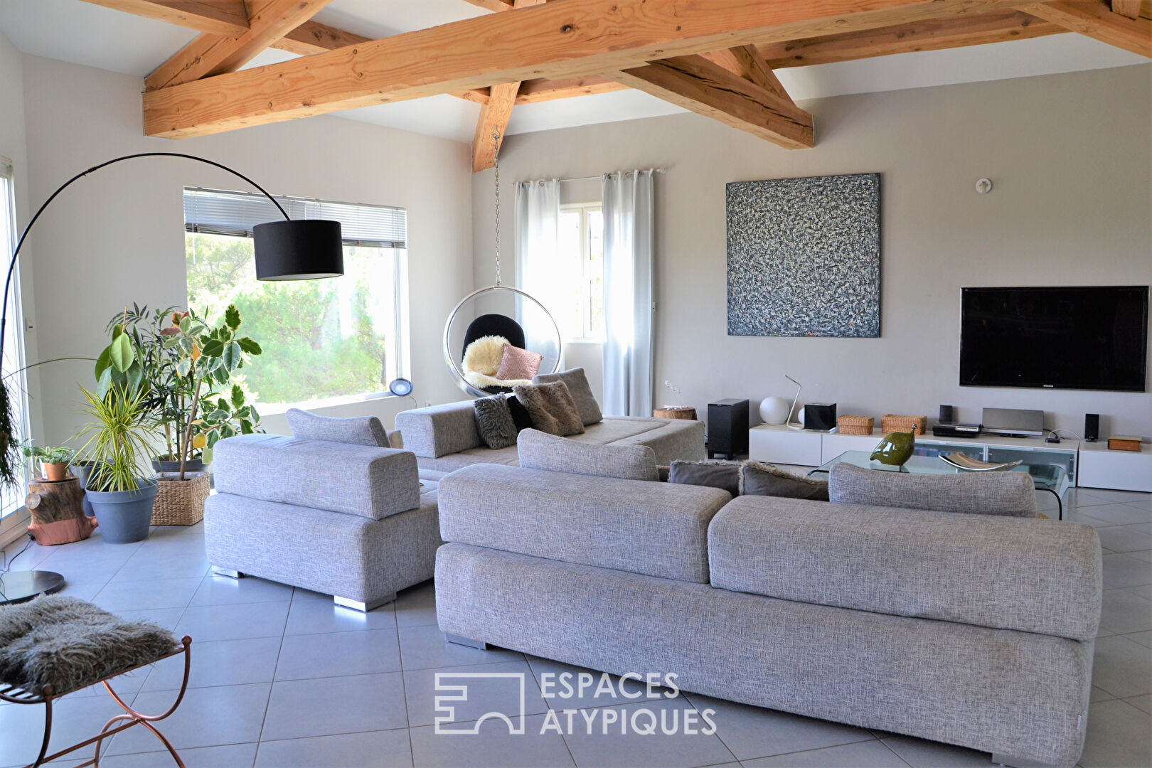 A contemporary setting in the heart of the Nîmes scrubland