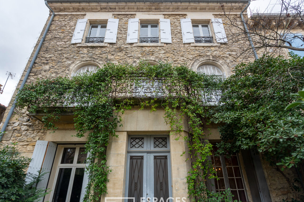 Mansion in the heart of the village with garden and swimming pool