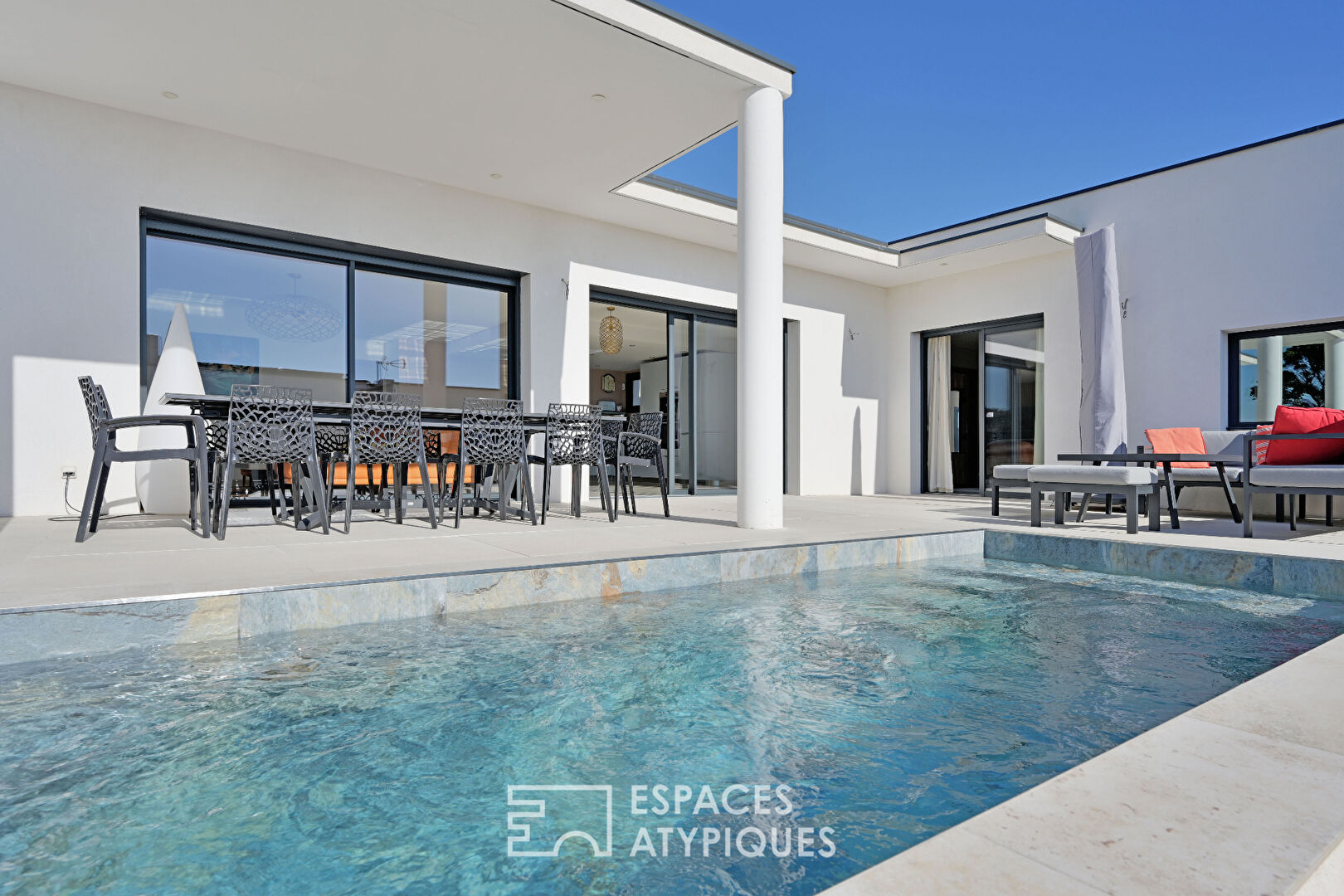 Élégante villa contemporaine de plain-pied au coeur de la nature à Nîmes