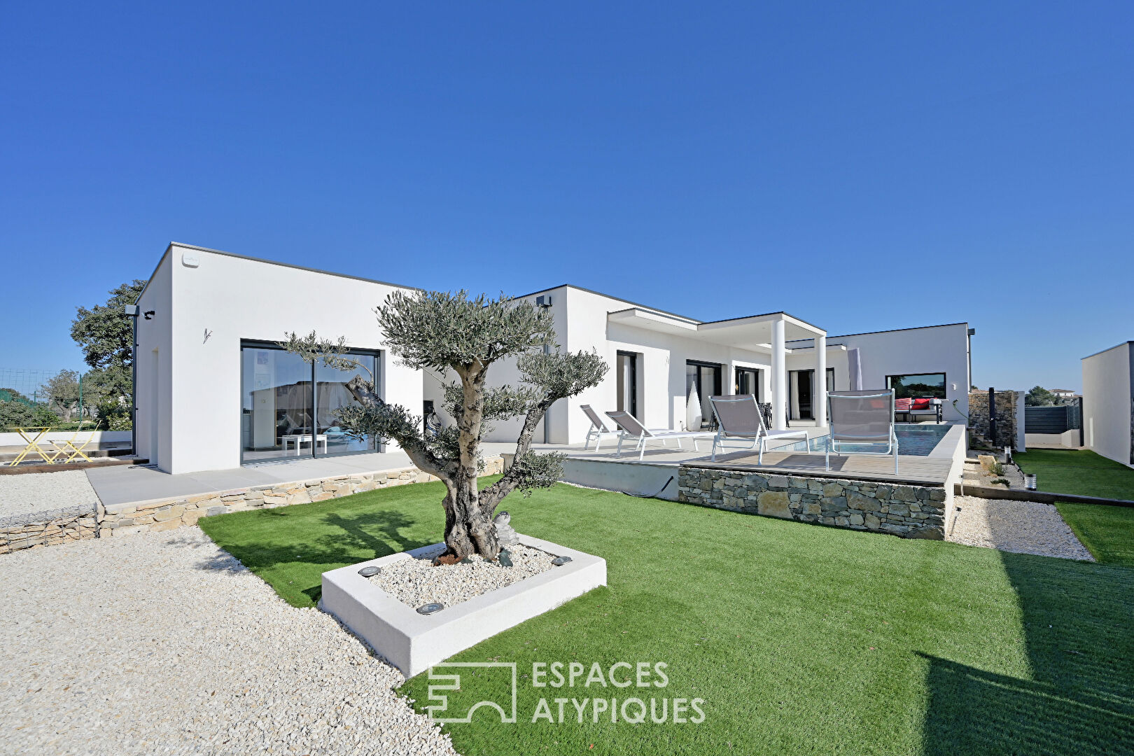 Élégante villa contemporaine de plain-pied au coeur de la nature à Nîmes