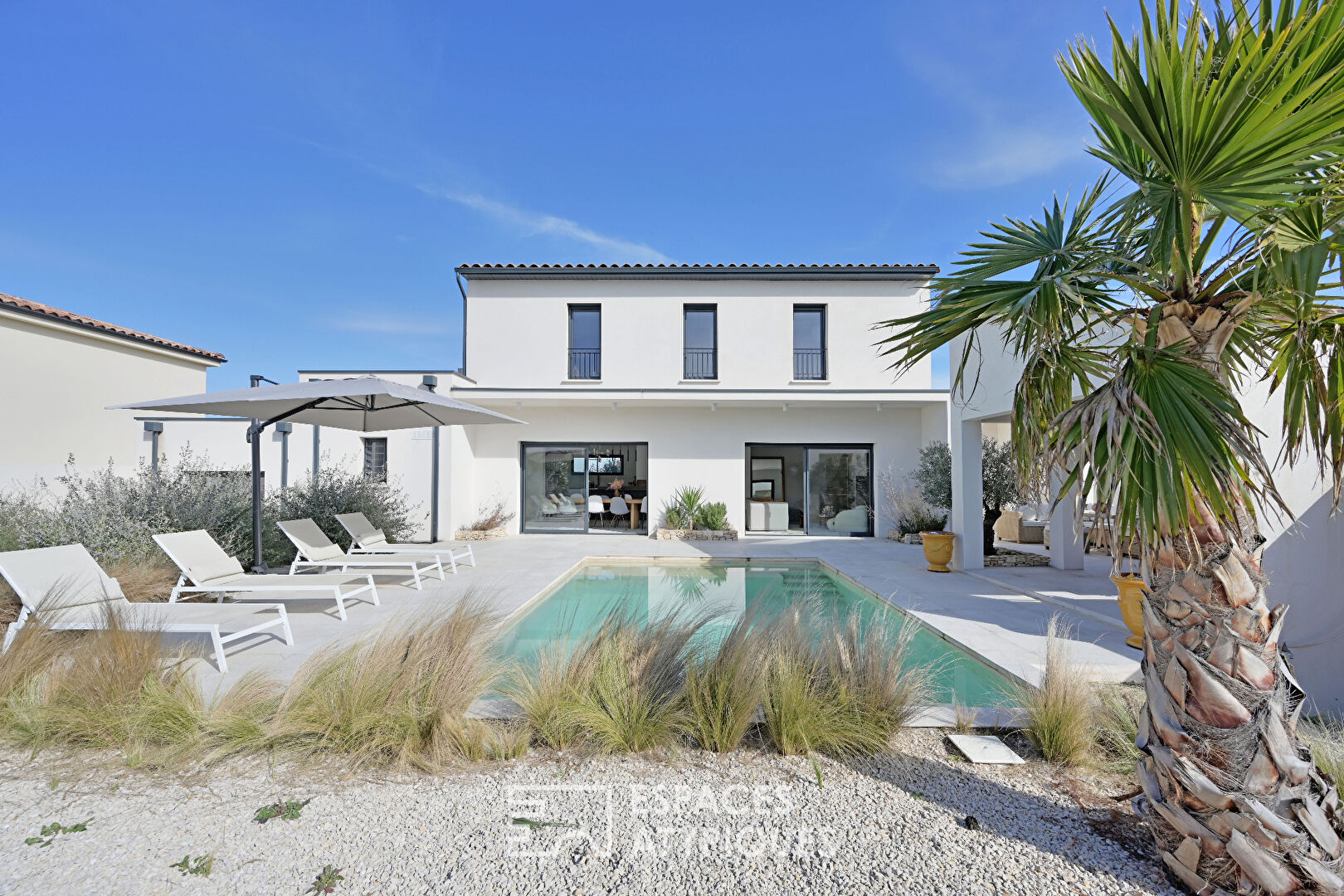 Villa contemporaine neuve avec vue imprenable sur la nature à Nîmes