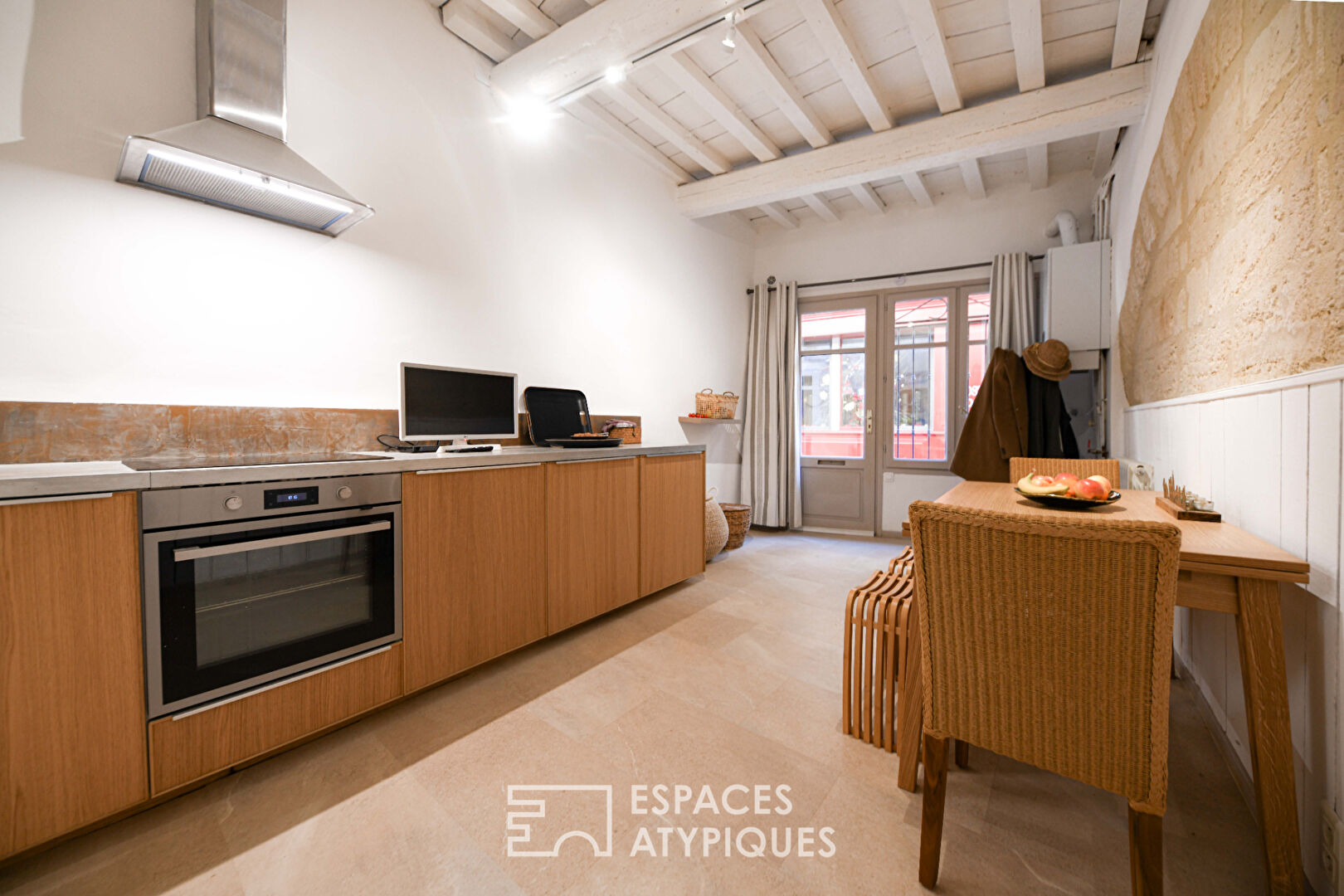 Un écrin de charme avec terrasse et vue sur les toits d’Uzès