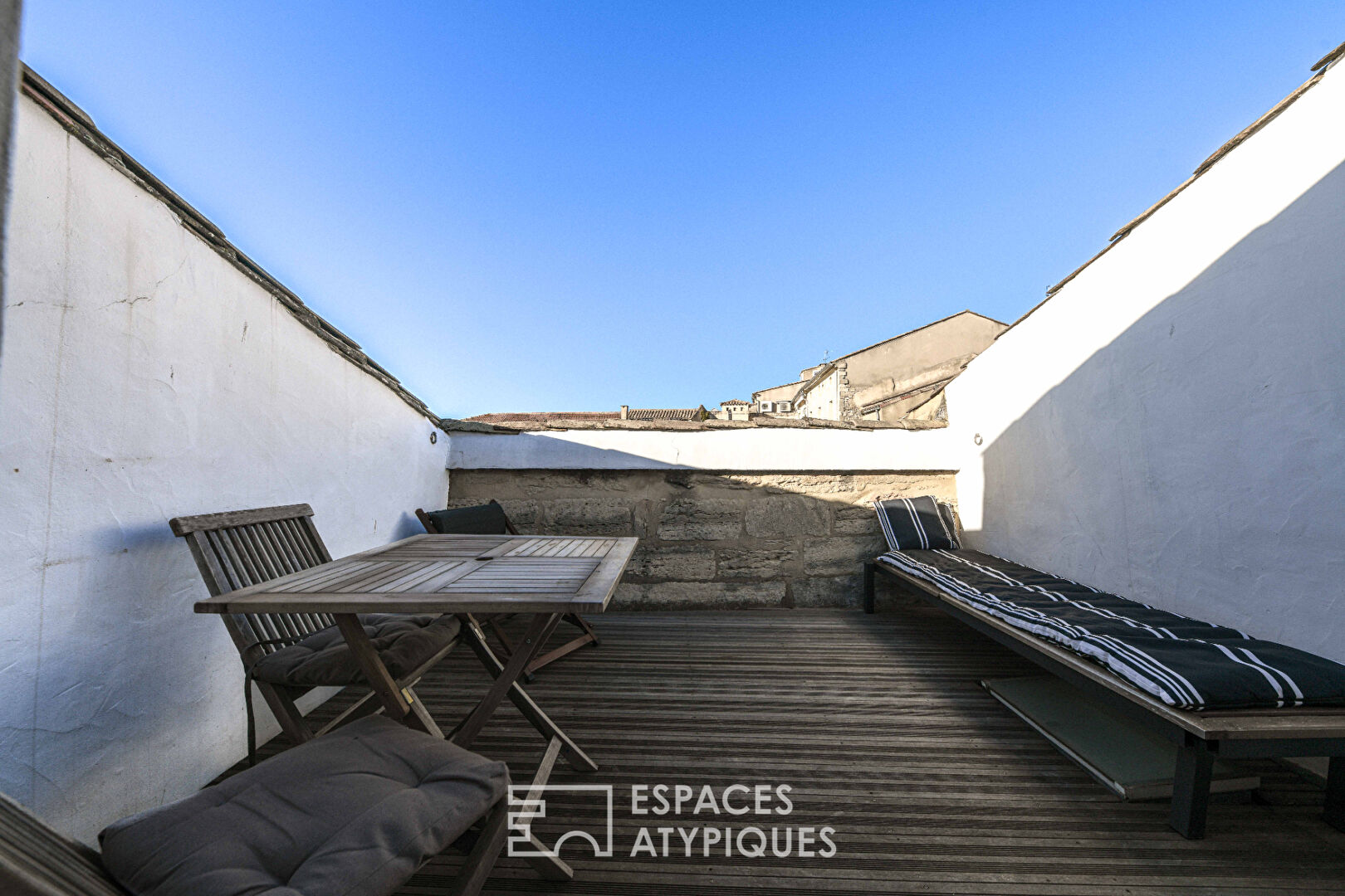 Un écrin de charme avec terrasse et vue sur les toits d’Uzès