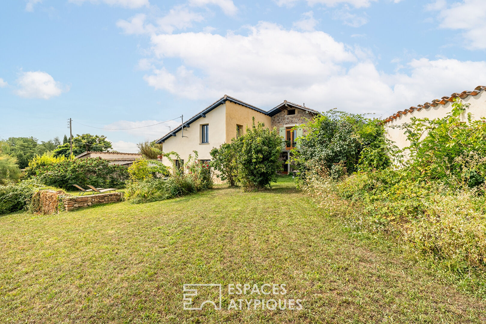 Maison familiale avec jardin arboré