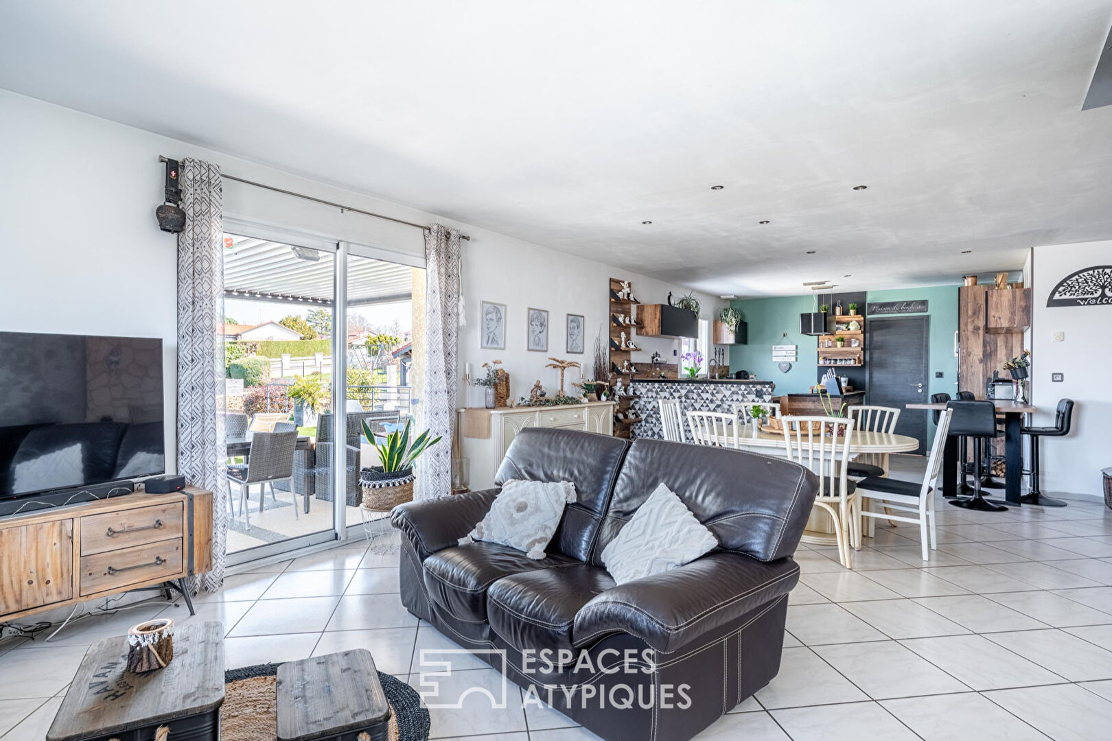 Maison de plain-pied avec piscine et vue sur les monts du Beaujolais