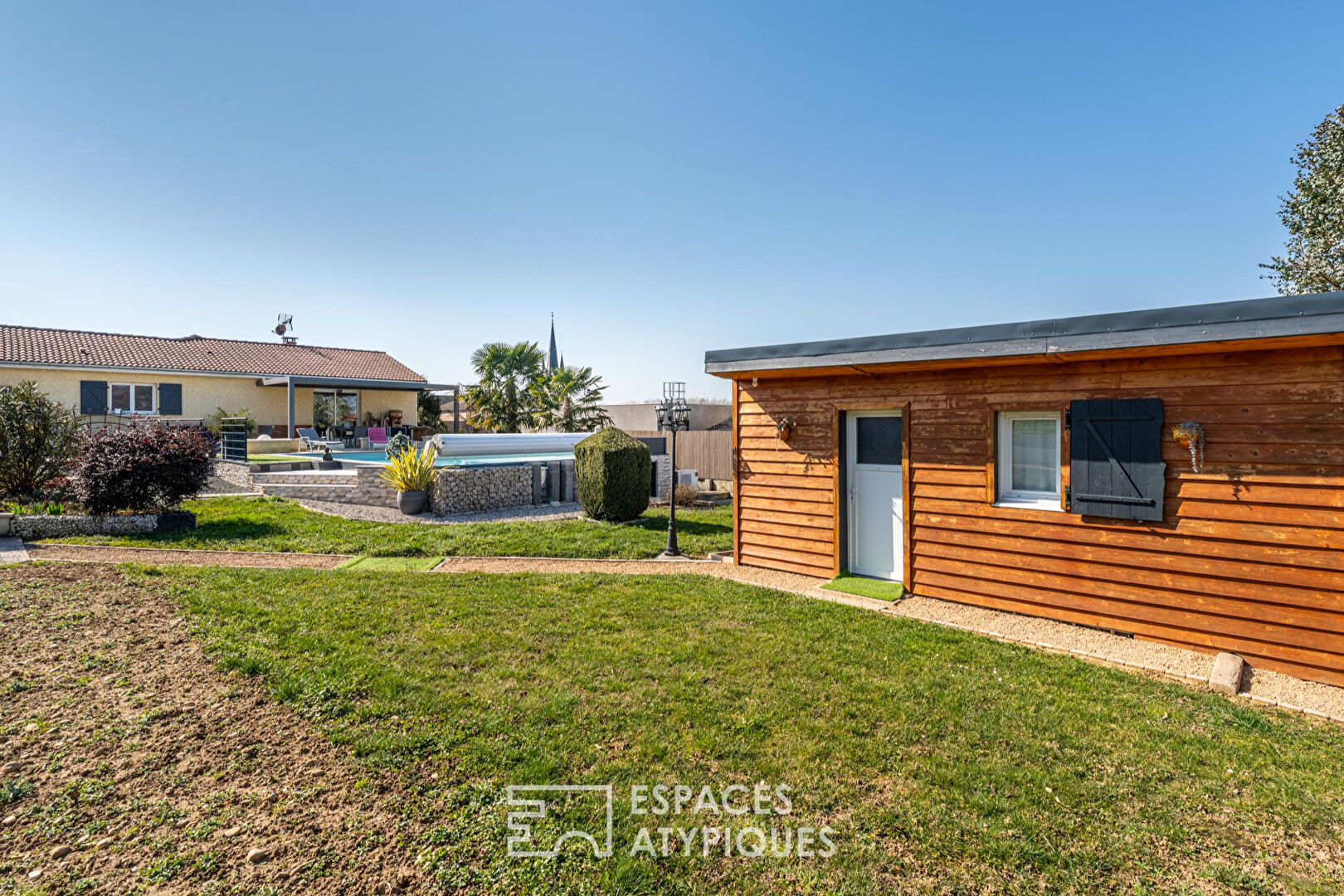 Maison de plain-pied avec piscine et vue sur les monts du Beaujolais