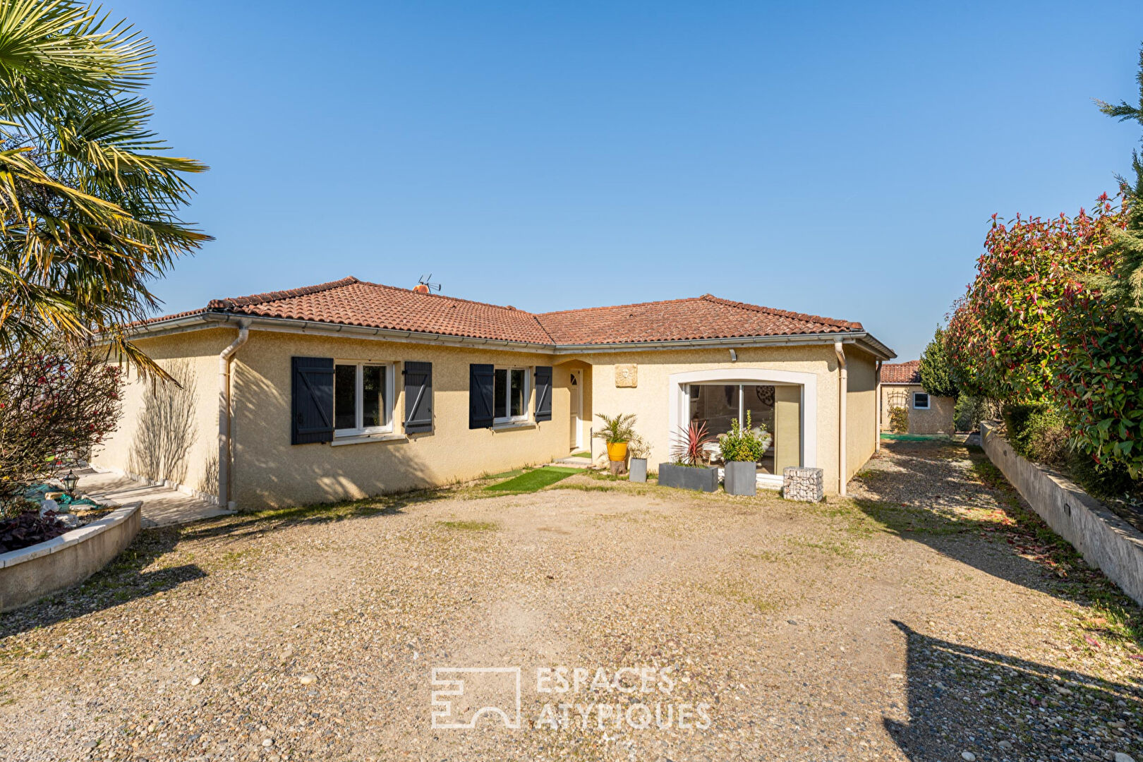 Maison de plain-pied avec piscine et vue sur les monts du Beaujolais