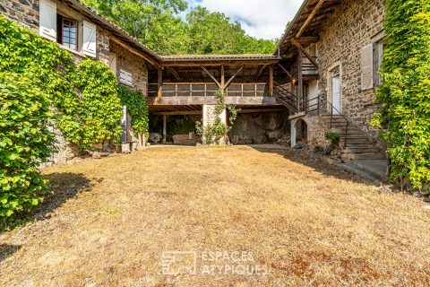 Character building to renovate with breathtaking views of green Beaujolais