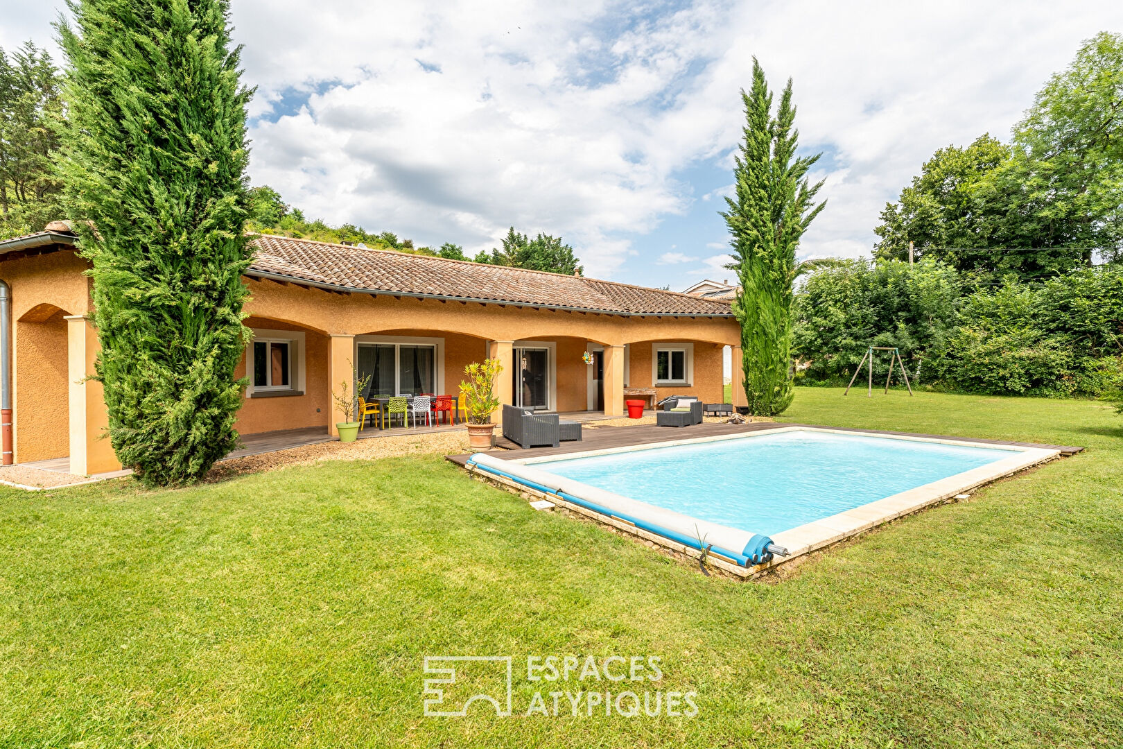 Single-storey villa with swimming pool in the heart of Beaujolais