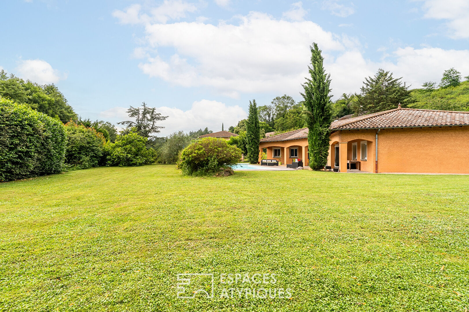 Single-storey villa with swimming pool in the heart of Beaujolais